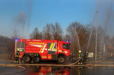 Prispetje nove avtocisterne PGD Cerknica 07 FOTO LJUBO VUKELIČ